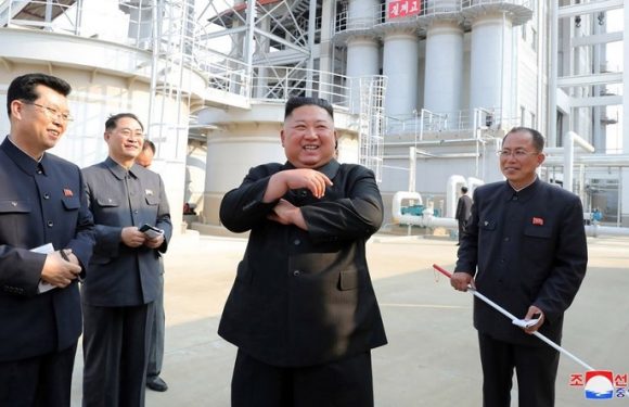 Kim Jong-un réapparaît tout sourire après plusieurs semaines d’absence (PHOTOS)