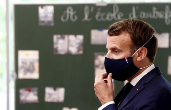 Visite de Macron dans une école : les internautes relèvent des entorses aux gestes barrières