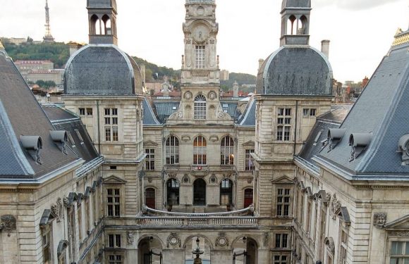 Elections municipales à Lyon : Quelles alliances possibles pour gagner la mairie et succéder à Gérard Collomb ?