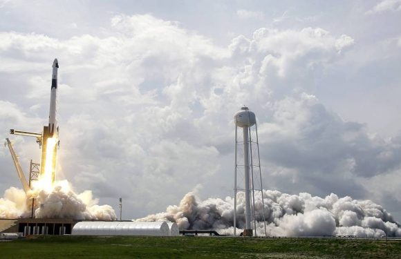 SpaceX : La capsule Crew Dragon avec ses deux astronautes à bord s’est amarrée à l’ISS