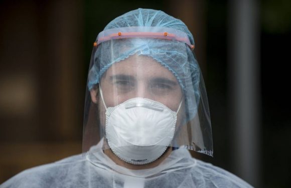 Macron et les masques, fabrication des visières de protection… Attention aux intox de la semaine