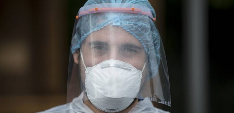Macron et les masques, fabrication des visières de protection… Attention aux intox de la semaine