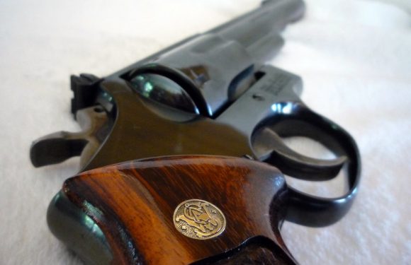 Détention d’armes : et maintenant, le fichage de votre orientation sexuelle !