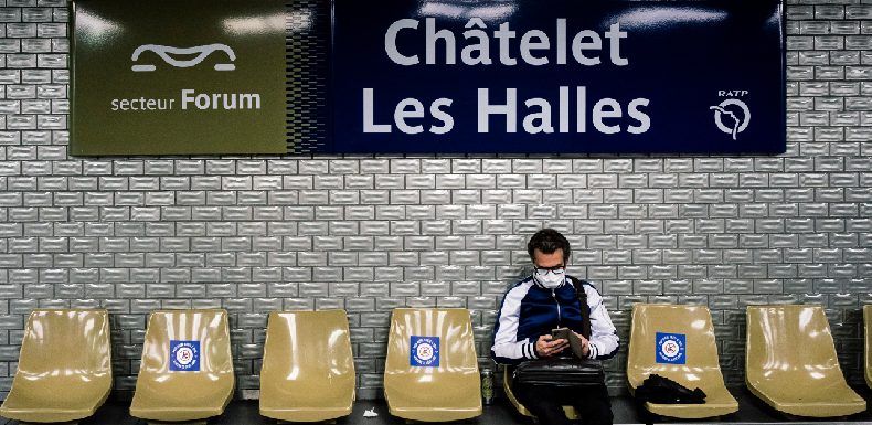 A Paris, le port du masque mesuré par des caméras dans le métro