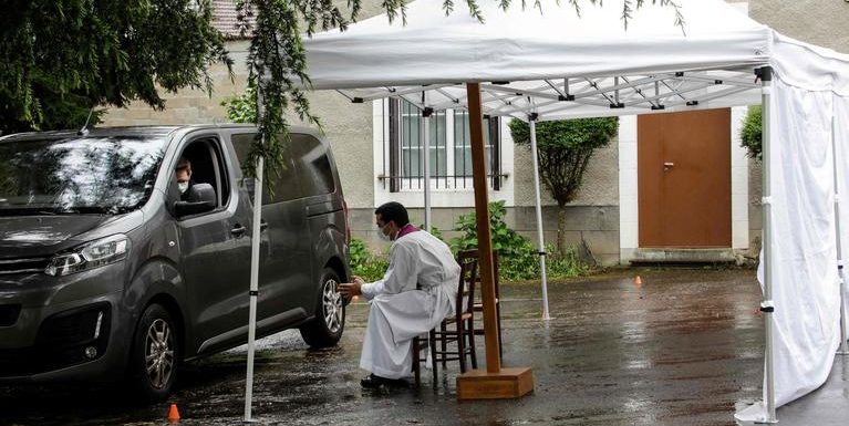 Confinement : à Limoges, une paroisse ouvre un «drive confession»