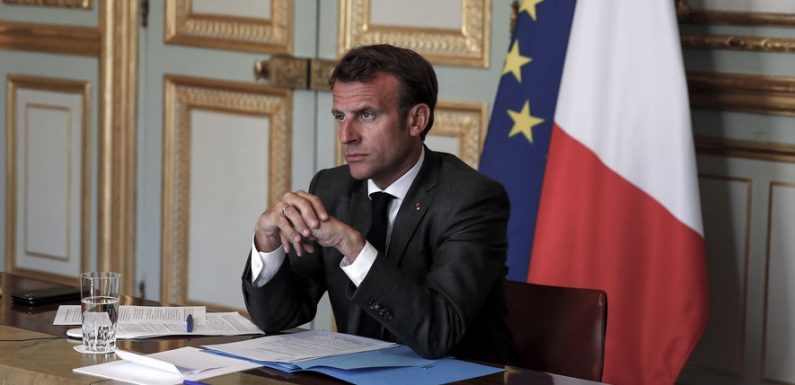 Le Premier ministre se maintient, Macron dévisse