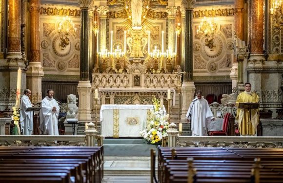 « Nécessité vitale pour les catholiques » : l’offensive médiatique de l’Eglise contre le confinement des messes