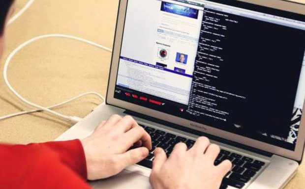 Des développeurs veulent débarrasser le code informatique de termes jugés racistes