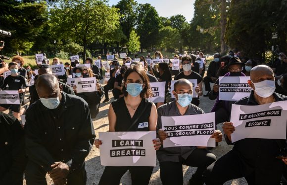 «Floyd aux USA, Traoré en France» : hommages à George Floyd à Paris et Bordeaux
