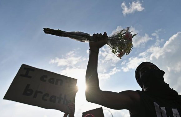 Mort de George Floyd: Deux voitures de police foncent sur des manifestants à New York