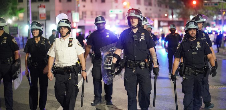 Mort de George Floyd : « En France, la police blesse beaucoup, mais elle tue peu »