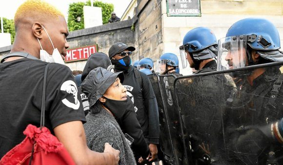 Violences policières : Castaner monte en ligne