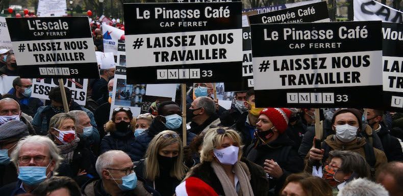 « Je suis là parce que je meurs à petit feu » : les restaurateurs se mobilisent encore contre l’incertitude