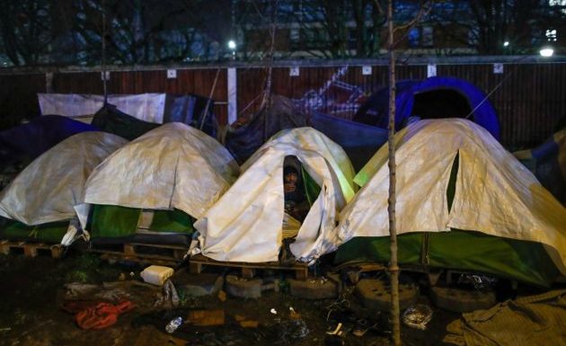 Des migrants attaqués au sabre à Paris, « une attaque raciste » selon la mairie