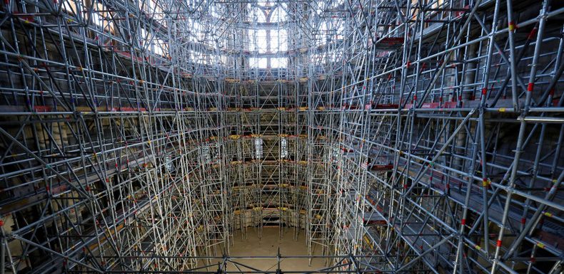 Réaménagement polémique de l’intérieur de Notre-Dame : feu vert des experts du patrimoine
