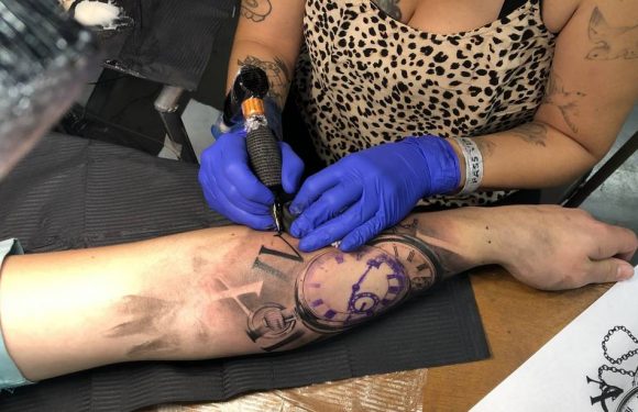 Les encres de tatouage interdites à partir de janvier 2022 ? Prudence !