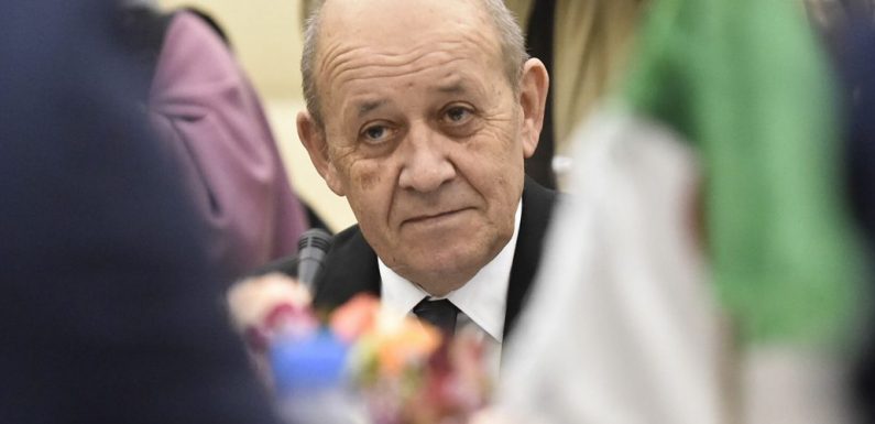 À Alger, Le Drian appelle à « une relation apaisée » entre la France et l’Algérie