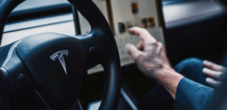 Tesla : un nombre inquiétant de gens jouent à des jeux vidéo en conduisant